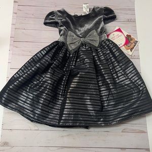 Sweet Heart Rose stripped w/bow perfect holiday dress 3T